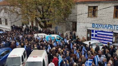 Αλβανία:«Ανεπιθύμητοι» 52 Έλληνες που βρέθηκαν στην κηδεία Κατσίφα
