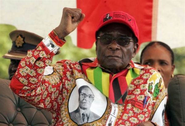 Ζιμπάμπουε: Ο Μουγκάμπε αντιστέκεται στον εκδιωγμό του από τους πραξικοπηματίες