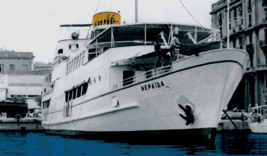 Μαρίνα Ζέας: Ανοιχτό για το κοινό το πλωτό μουσείο «Νεράιδα»