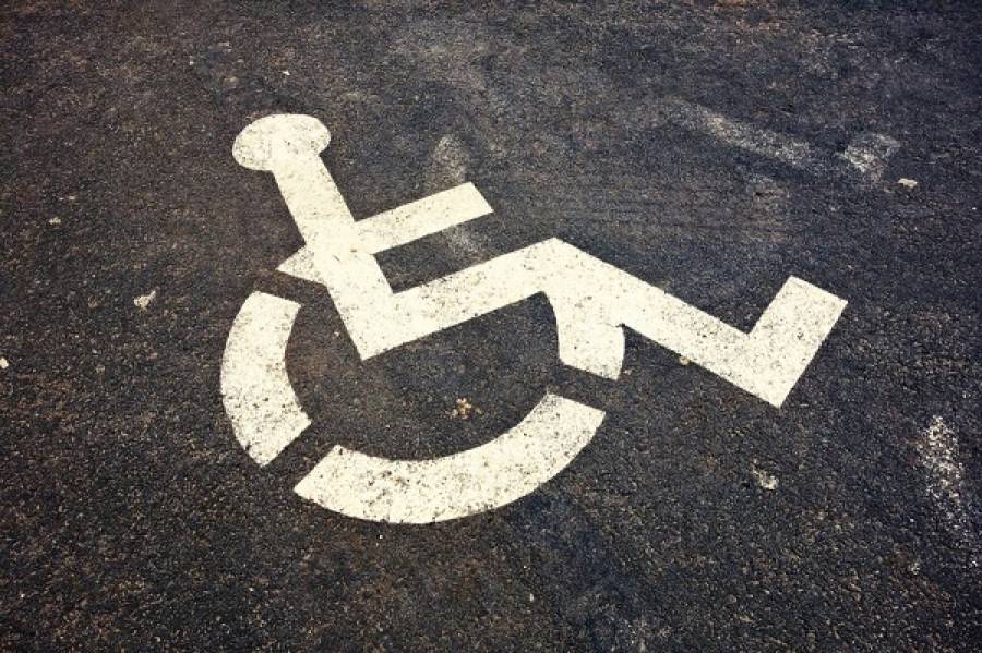 «Παγώνουν» οι κυρώσεις σε όσους εισπράττουν παράνομα επιδόματα αναπηρίας