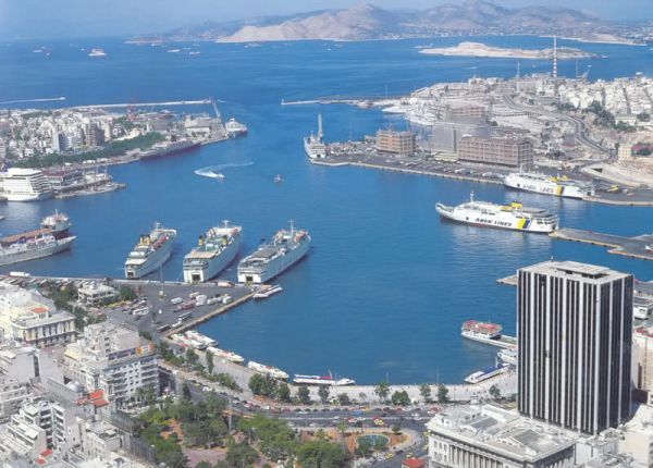 14 ναυτιλιακές έλαβαν άδειες εγκατάστασης στον Πειραιά