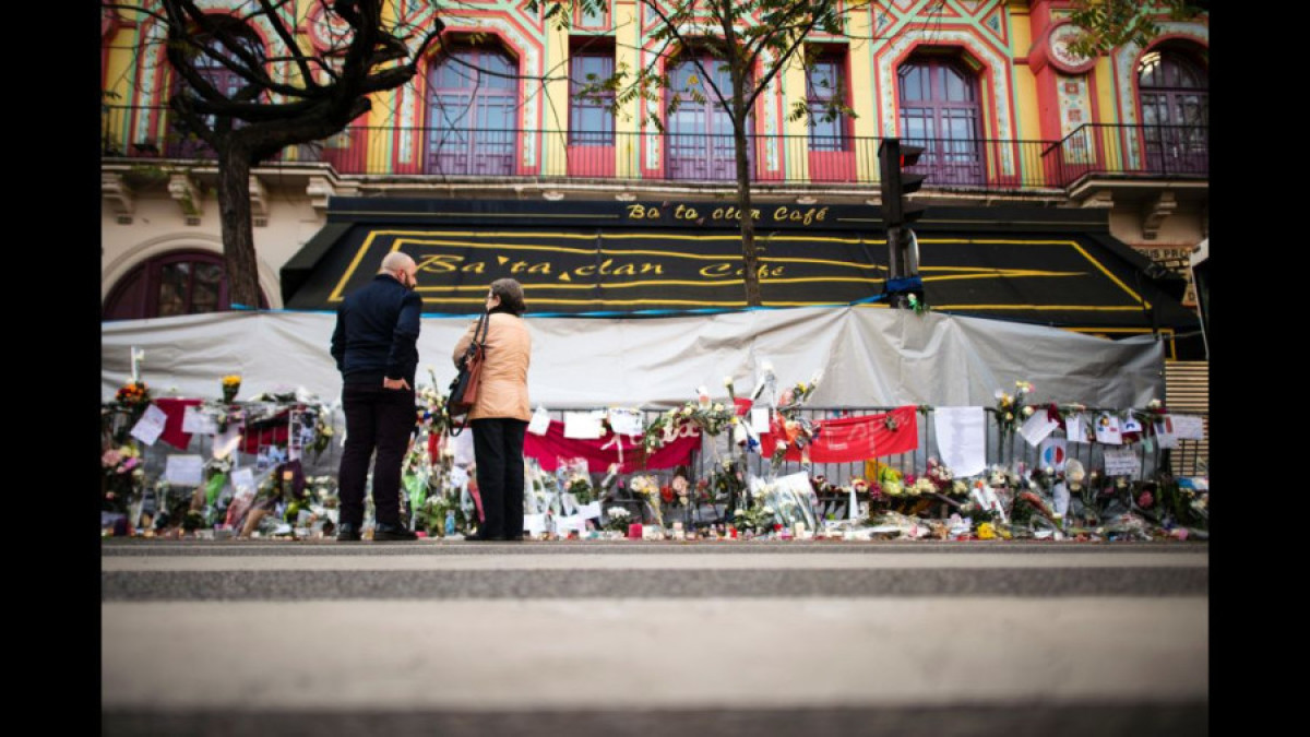 Γαλλία: 10 χρόνια μετά το Bataclan οι πληγές από την τρομοκρατία παραμένουν ανοιχτές