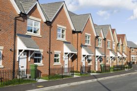 Βρετανία: Ιστορικό υψηλό για τις τιμές κατοικιών