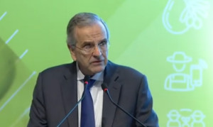 Σαμαράς κατά ΕΕ: Χρηματοδοτεί την Ουκρανία και όχι τους αγρότες