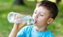 Δείτε γιατί πρέπει το παιδί σας να πίνει πολύ νερό