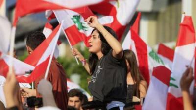Στους δρόμους για τρίτη ημέρα χιλιάδες Λιβανέζοι