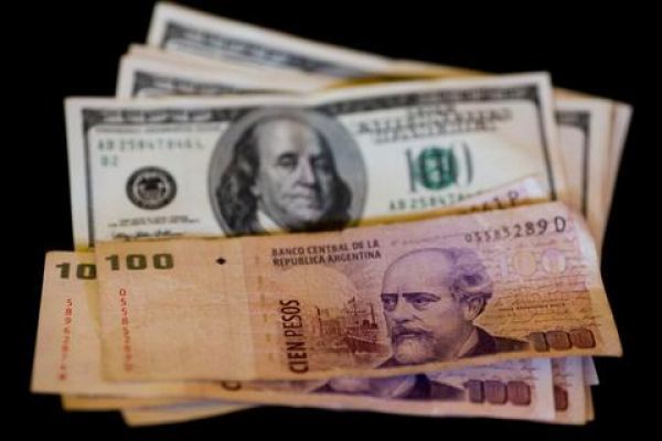 Αργεντινή: Ανώτατο μηνιαίο πλαφόν στο ποσό αγοράς ξένων νομισμάτων για τα φυσικά πρόσωπα