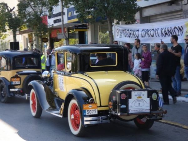 Ράλι παλαιών αυτοκινήτων: Νοσταλγικό ταξίδι στο παρελθόν… (εικόνες)