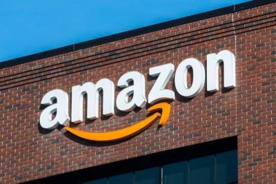 H Amazon διπλασίασε το ωρομίσθιο των εργαζόμενών της