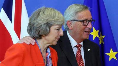 Οριστική συμφωνία για το Brexit προαναγγέλλει ο Γιούνκερ