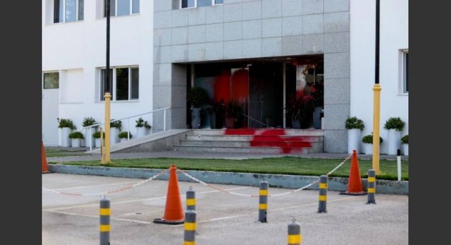 Επίθεση Ρουβίκωνα στα γραφεία της Λάρκο στο Μαρούσι