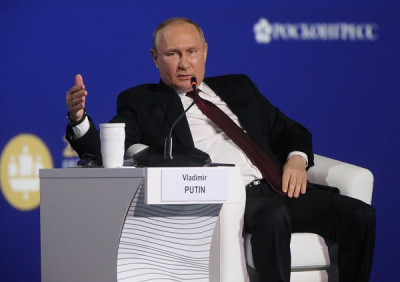 Ύποπτο mail συνδέει τον Πούτιν με μυστική περιουσία $4,5 δισ.