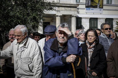Πορεία διαμαρτυρίας συνταξιούχων προς το Υπουργείο Εργασίας- Τα αιτήματά τους