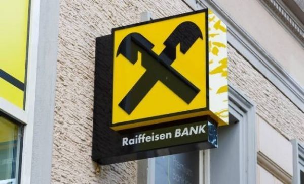 Μια μικρή γερμανική τράπεζα χρεώνει πλούσιους καταθέτες της