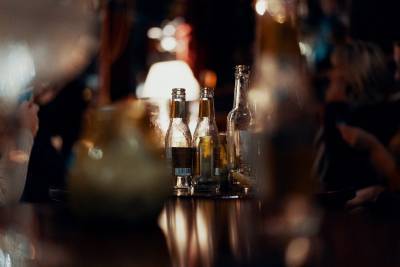 Κορονοϊός: Ποια μπαρ και εστιατόρια έκλεισαν λόγω παραβίασης των μέτρων