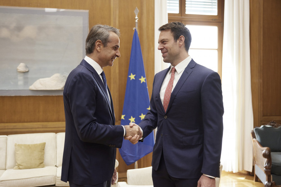 Μεταξωτά βρακιά και επιδέξιοι κώλοι…