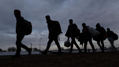 Μείωση 55% στους διαμένοντες μετανάστες στην επικράτεια το Νοέμβριο