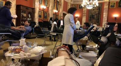 Εθελοντική αιμοδοσία στη Βουλή: Προσήλθαν μόλις δύο από τους 300 βουλευτές
