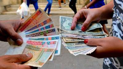 Κούβα: Αναστέλλει τις καταθέσεις δολαρίων αντιδρώντας στις κυρώσεις των ΗΠΑ