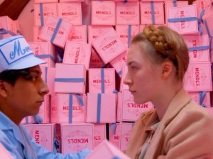 Wes Anderson: «Βουτιά» στον πολύχρωμο, συμμετρικό κόσμο των ταινιών του