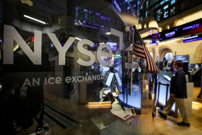«Φρένο» στο ράλι της Wall Street, περιμένοντας νέα μάκρο