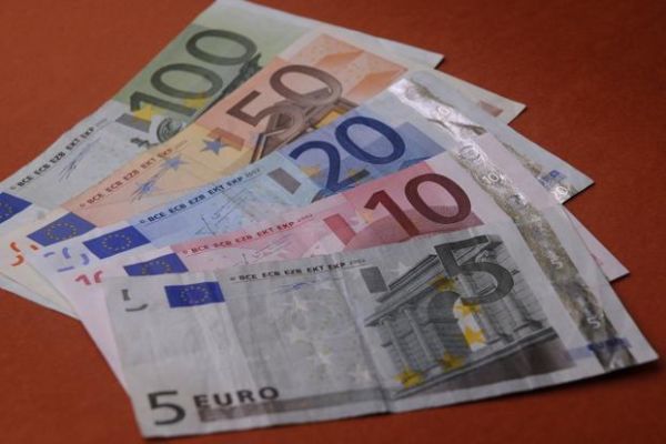 Το 47% των Ιταλών θεωρεί το ευρώ κάτι το αρνητικό
