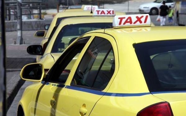 Στάση εργασίας των ταξί την Τρίτη, λόγω Uber