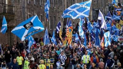 Στους δρόμους χιλιάδες Σκωτσέζοι διαδήλωσαν υπέρ της ανεξαρτησίας
