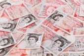 «Καταποντισμός» για τη στερλίνα- Σε χαμηλό τριακονταετίας το βρετανικό νόμισμα
