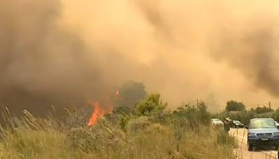 Φωτιά στην Ηλεία: Καίγονται σπίτια στο Λάλα- Εγκλωβισμένοι σε χωριά