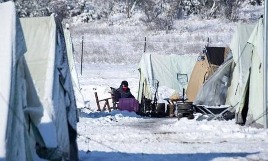 Καταγγελία ευρωβουλευτών: Άλλος ένας χειμώνας σε σκηνές για τους πρόσφυγες