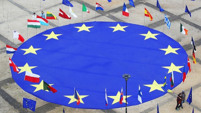 ΕΕ: Νέα προσέγγιση στην ενταξιακή διαδικασία από Αλβανία-Σερβία