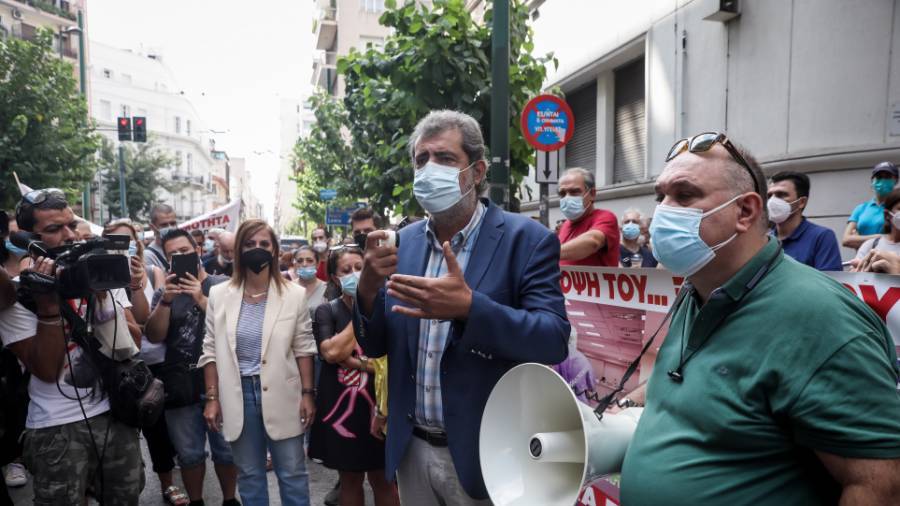 ΠΟΕΔΗΝ: Συγκέντρωση διαμαρτυρίας για τις αναστολές υγειονομικών-Παρών ο Πολάκης