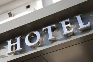 Υπουργείο Τουρισμού: Διευκρινίσεις για τα ξενοδοχεία που θα παραμείνουν ανοιχτά