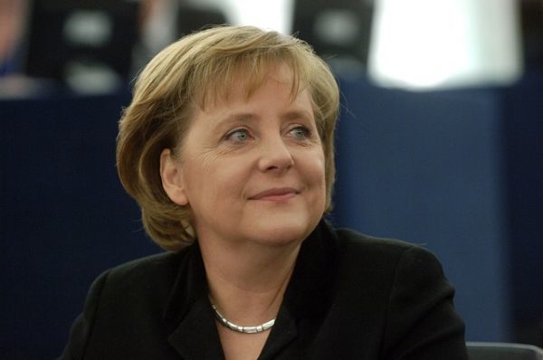 "Ανυπομονώ να διαφωνήσω με τον Τσίπρα", αστειεύεται η Μέρκελ στη Bundestag