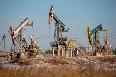 Σταθεροποιείται λόγω αποθεμάτων το πετρέλαιο- «Σκαρφαλώνει» το φυσικό αέριο