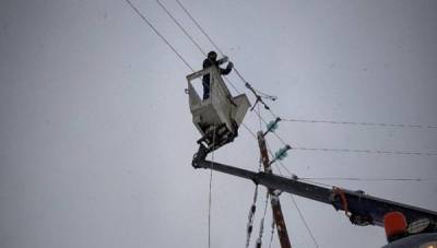 Κακοκαιρία Ιανός: Πρόοδος στις εργασίες αποκατάστασης της ηλεκτροδότησης