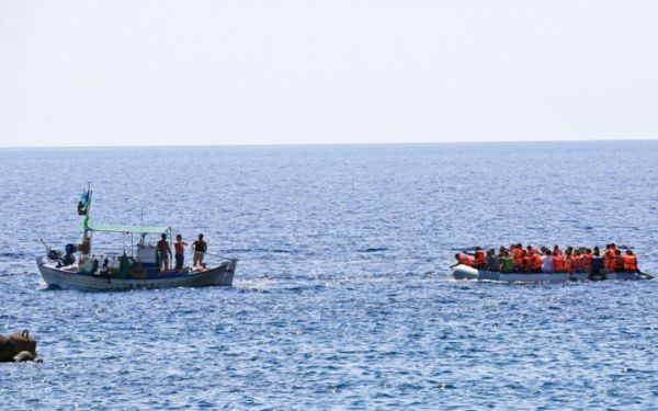 Ψαρόβαρκα με 92 πρόσφυγες βορειοδυτικά της Κύπρου από την Τουρκία