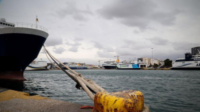 Λιμάνι Ραφήνας: Έμπλεξαν οι άγκυρες από δύο επιβατικά πλοία