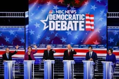 Debate Δημοκρατικών: «Βολές» των υποψηφίων κατά Σάντερς