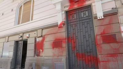 Ποινή φυλάκισης στα μέλη Ρουβίκωνα για τις μπογιές στον ΣΕΒ