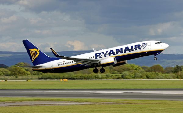 Μείωση 8% στα κέρδη της Ryanair