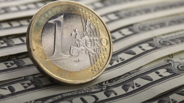Αγορά συναλλάγματος: Αποδυναμώνεται το δολάριο έναντι του ευρώ