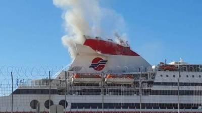 Πάτρα: Φωτιά σε ελλιμενισμένο πλοίο στο λιμάνι-Στο «πόδι» η Πυροσβεστική