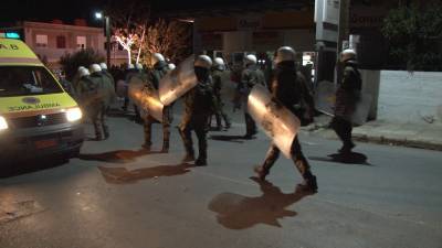 Χίος: 20 συλλήψεις για επεισόδια σε δημαρχείο και ΚΥΤ