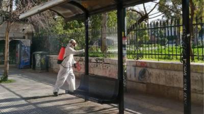 Δήμος Αθηναίων: Καθημερινή απολύμανση σε 750 στάσεις λεωφορείων