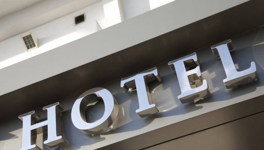 ΞΕΕ: Απώλειες 522 εκατ. στα ελληνικά ξενοδοχεία λόγω COVID-19