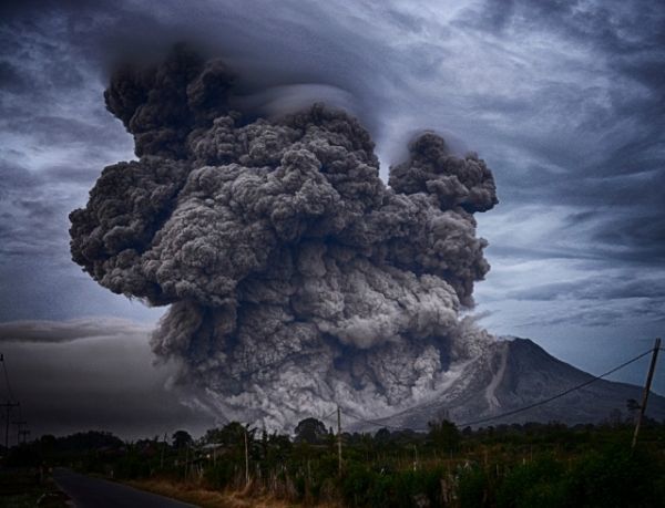 Εξερράγη το ηφαίστειο Αγκούνγκ στην Ινδονησία