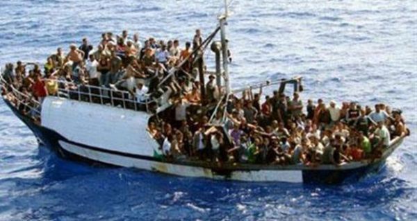 Ακυβέρνητο σκάφος με μετανάστες νοτιοδυτικά της Κρήτης