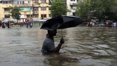 Τους 140 πλησιάζουν οι νεκροί από τις πλημμύρες στην Ινδία